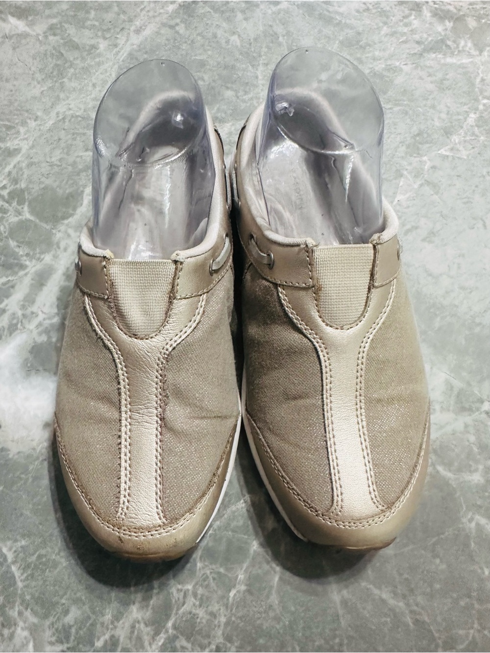 Easy Spirit Lightweight Neutral Breathable Mules Small Material Tear SZ 7.5